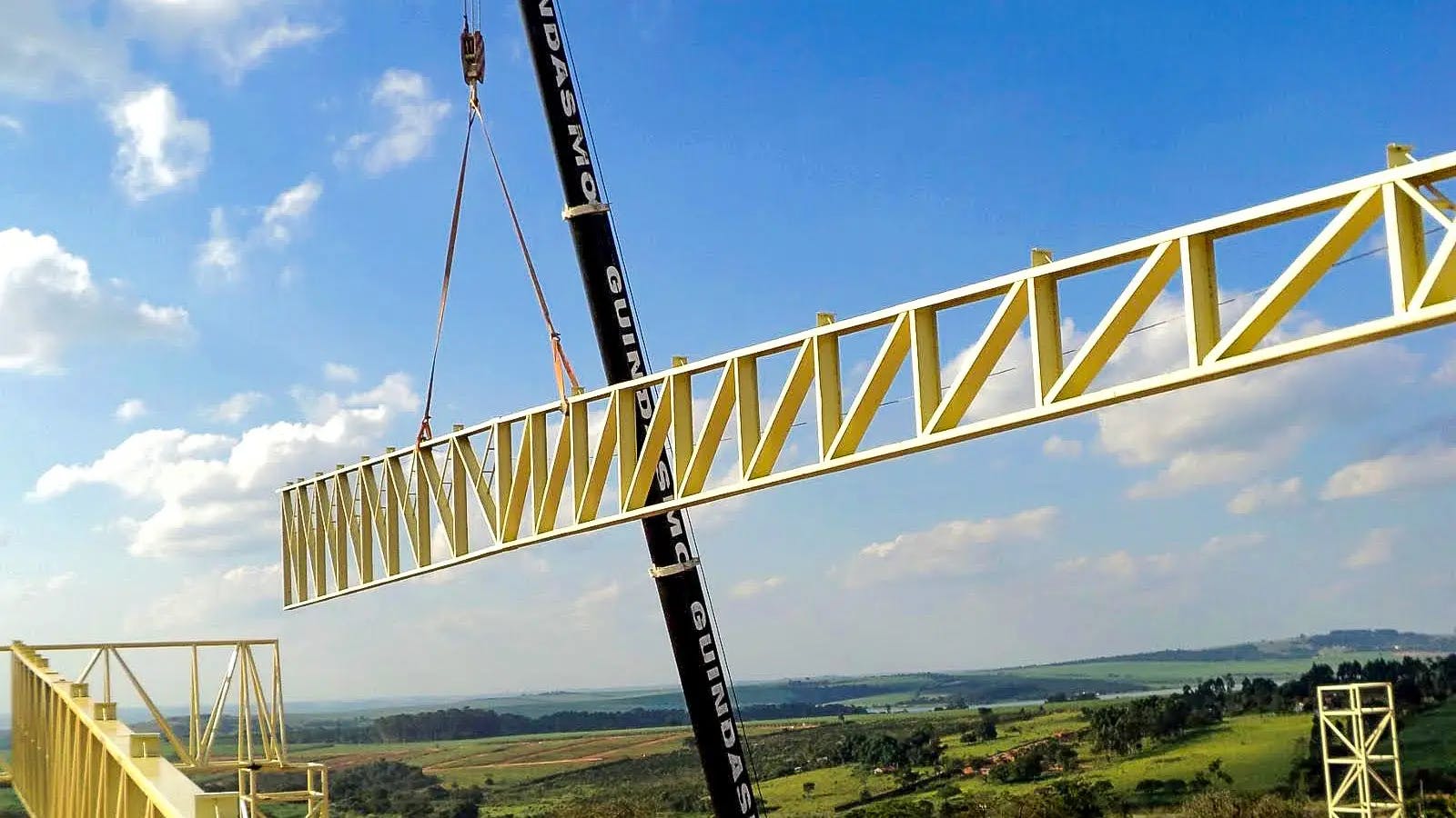 Foto de galpão em construção